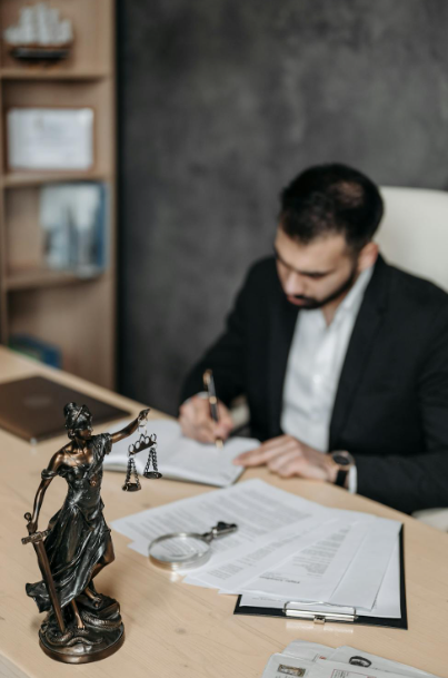 A criminal defense attorney in Tacoma at work.